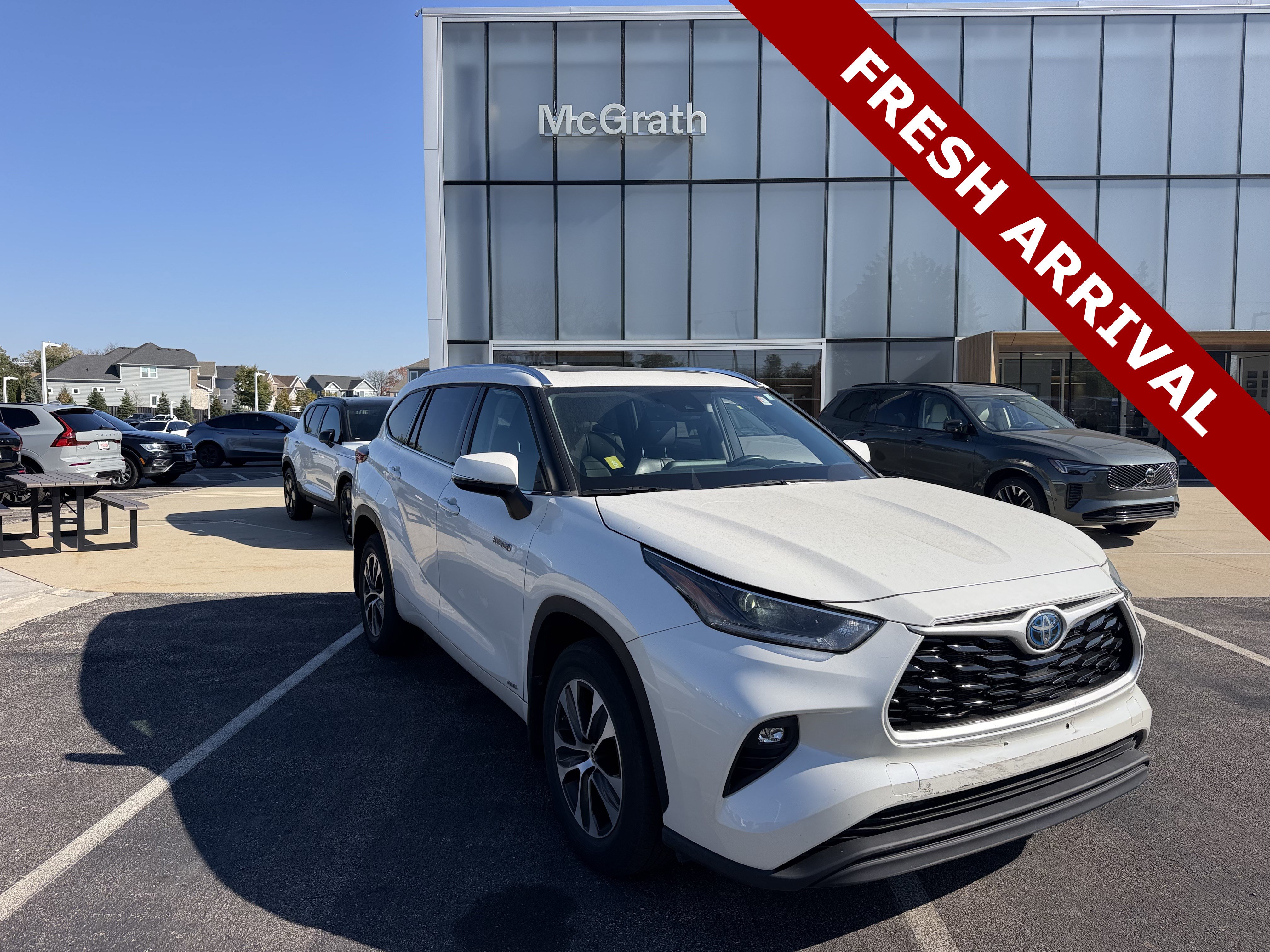 Used 2021 Toyota Highlander XLE AWD/4WD image 1