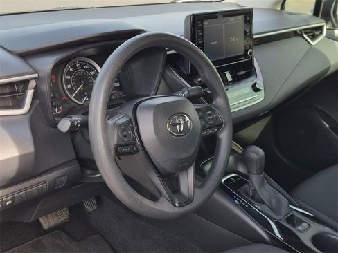Used 2022 Toyota Corolla LE image 25