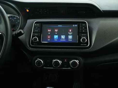 Used 2019 Nissan Kicks S image 15