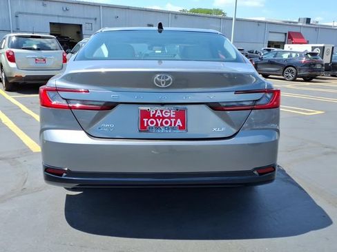 Used 2025 Toyota Camry XLE AWD/4WD image 9