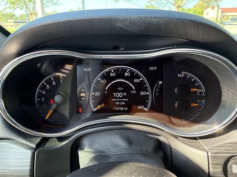 Used 2019 Jeep Grand Cherokee Laredo image 13