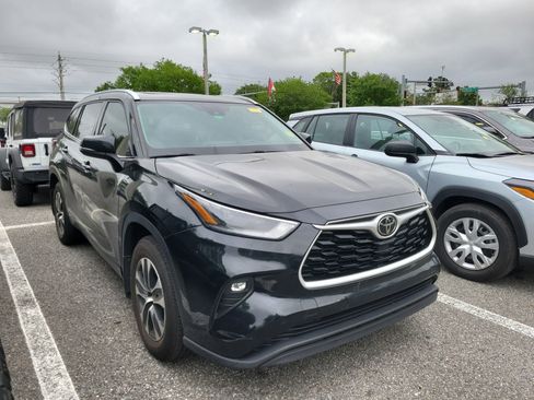 Used 2021 Toyota Highlander XLE FWD image 8