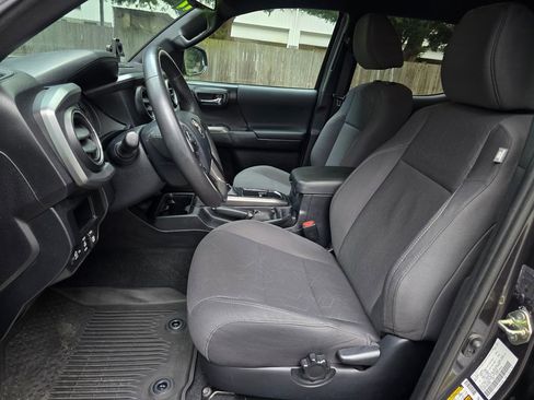 Used 2017 Toyota Tacoma SR5 image 27