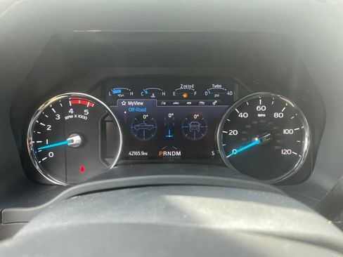 Used 2022 Ford F250 Lariat w/ Black Appearance Pkg AWD/4WD image 13