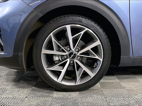 Used 2022 Kia Niro Touring Special Edition FWD image 8