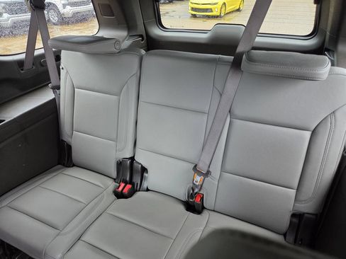 Used 2024 Chevrolet Suburban Z71 w/ Luxury Package AWD/4WD image 23