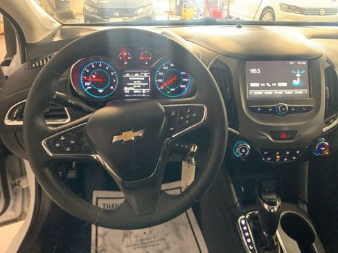 Used 2017 Chevrolet Cruze LT image 15