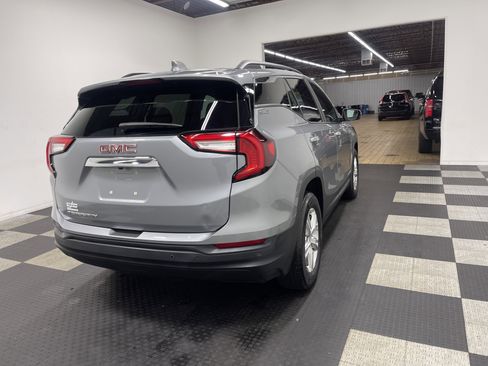 Used 2023 GMC Terrain SLE w/ Driver Convenience Package image 5