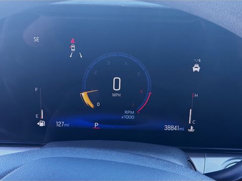Used 2025 Chevrolet Trax LT FWD image 11