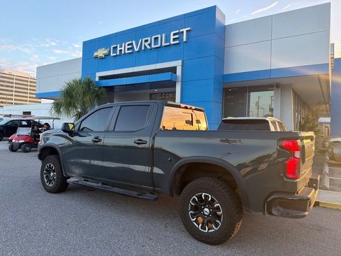Used 2025 Chevrolet Silverado 1500 ZR2 w/ Technology Package AWD/4WD image 9