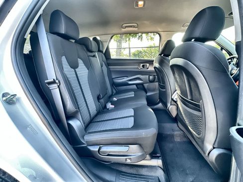 Used 2022 Kia Sorento LX image 19