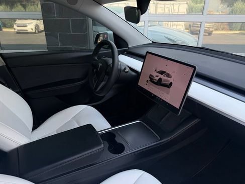 Used 2022 Tesla Model Y Long Range AWD/4WD image 42