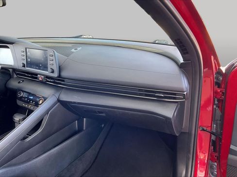 Used 2025 Hyundai Elantra Sport FWD image 18