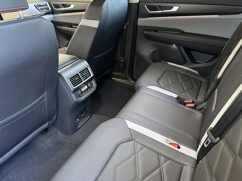 New 2025 Volkswagen Atlas Peak Edition SE image 12