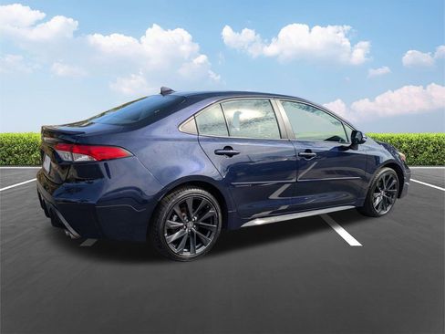 Used 2024 Toyota Corolla SE w/ SE Premium Package image 4