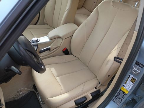 Used 2014 BMW 320i xDrive Sedan AWD/4WD image 9