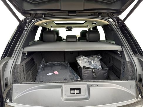 New 2026 Land Rover Range Rover SE image 25