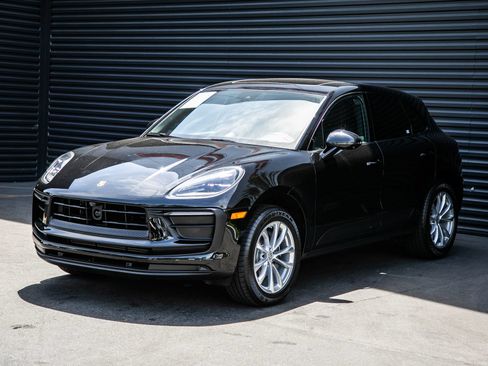 Certified 2026 Porsche Macan AWD/4WD image 1