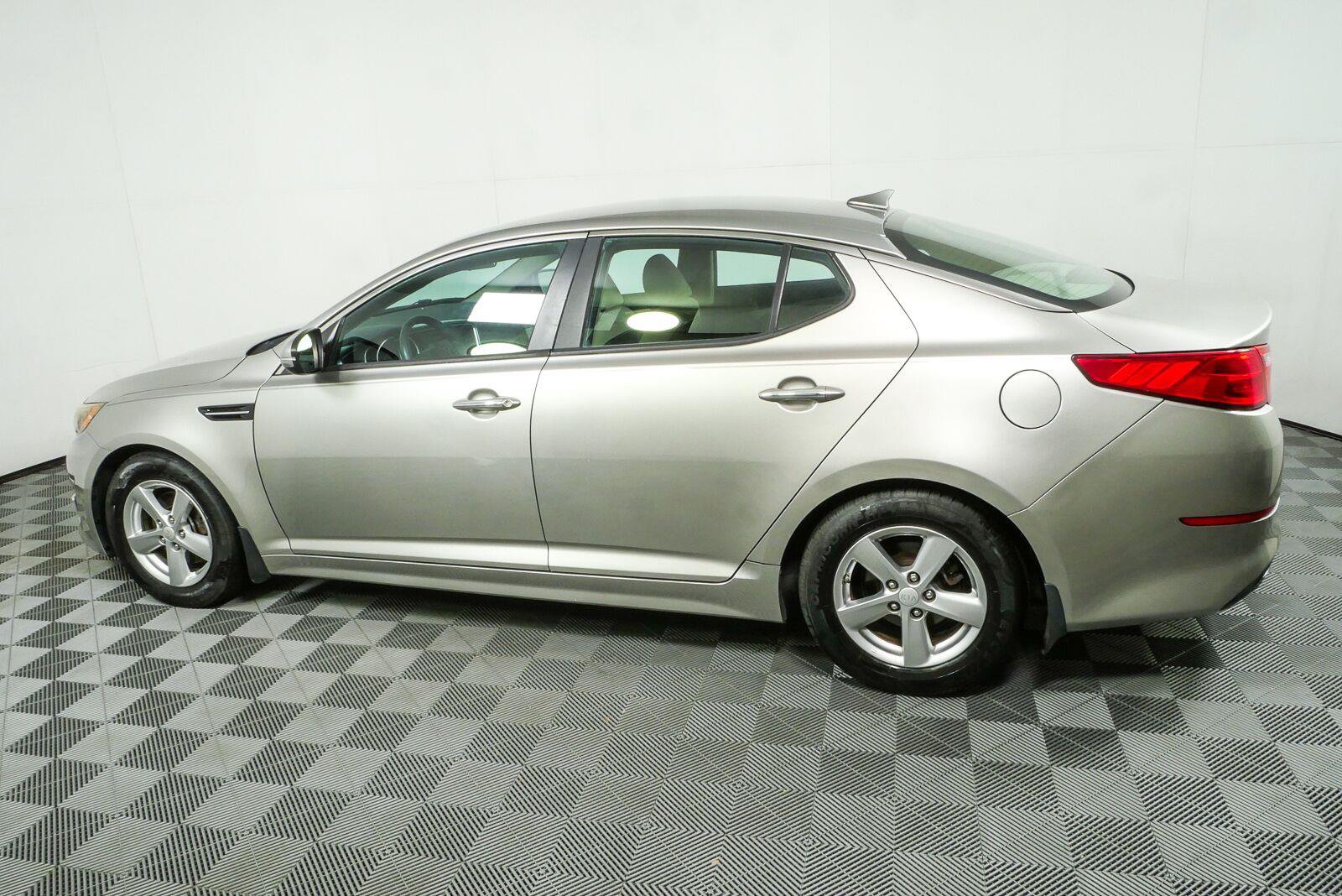Used 2015 Kia Optima LX FWD image 26