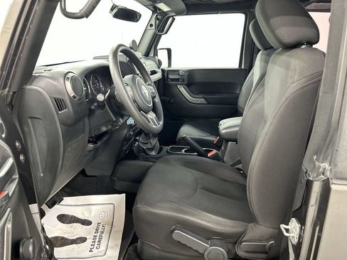 Used 2018 Jeep Wrangler Sport AWD/4WD image 9