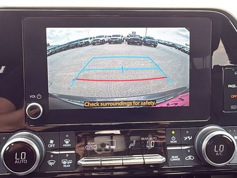 Used 2023 Toyota Highlander XLE FWD image 33