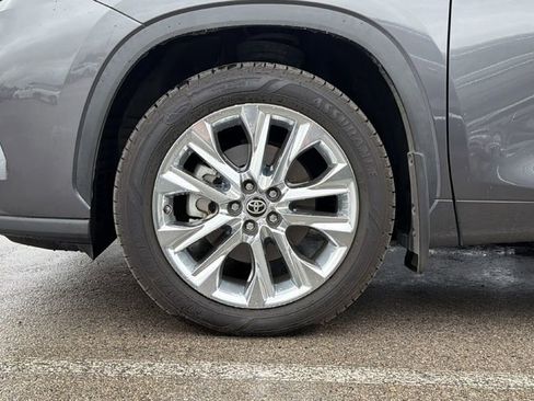 Used 2023 Toyota Highlander Limited AWD/4WD image 10