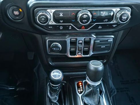 Certified 2023 Jeep Gladiator Sport image 12