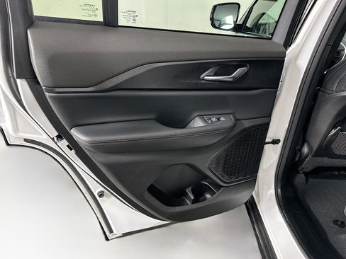 Used 2025 Jeep Grand Cherokee Altitude image 25