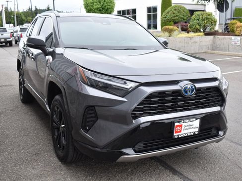 Certified 2022 Toyota RAV4 SE w/ Convenience Package AWD/4WD image 3