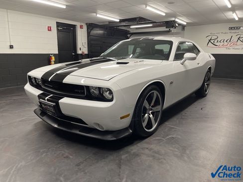 Used 2014 Dodge Challenger SRT8 image 5