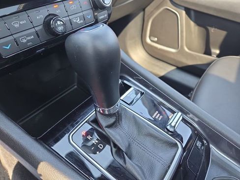 Used 2025 Jeep Compass Latitude w/ Sun & Sound Group image 22