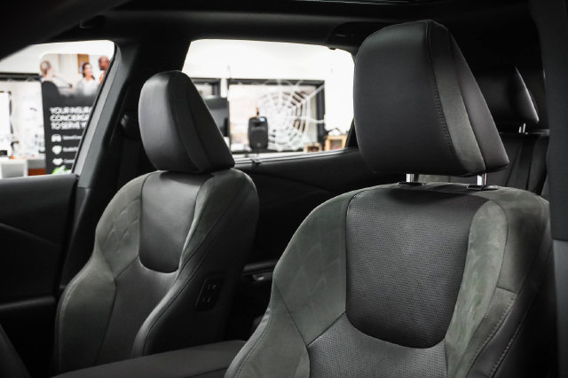 Certified 2024 Lexus RX 450h AWD w/ Convenience Package image 10
