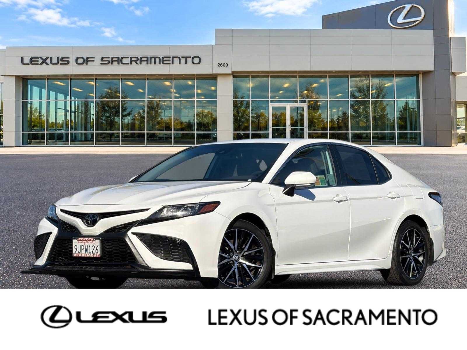 Used 2024 Toyota Camry SE w/ Convenience Package FWD image 1