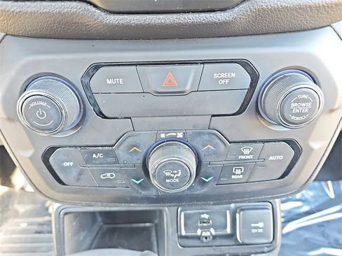 Used 2019 Jeep Renegade Latitude image 20