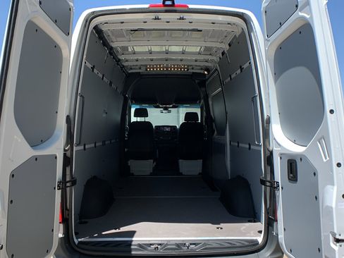 Used 2025 Mercedes-Benz Sprinter 2500 image 16