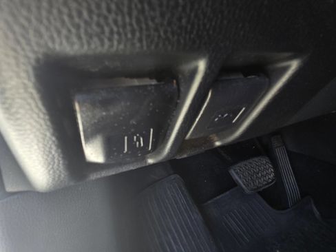 Used 2021 Toyota RAV4 XLE AWD/4WD image 21