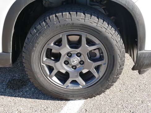 Certified 2024 Honda Pilot TrailSport image 15