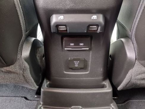 Used 2022 Jeep Wrangler Unlimited Sahara w/ Cold Weather Group AWD/4WD image 10