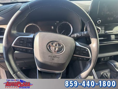 Used 2024 Toyota Highlander XLE image 9