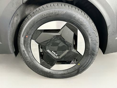 Used 2024 Kia EV9 Light Long Range RWD image 11