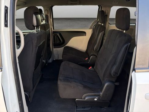 Used 2012 Dodge Grand Caravan SE image 12