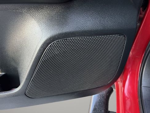 Used 2017 Toyota Tacoma SR5 image 18