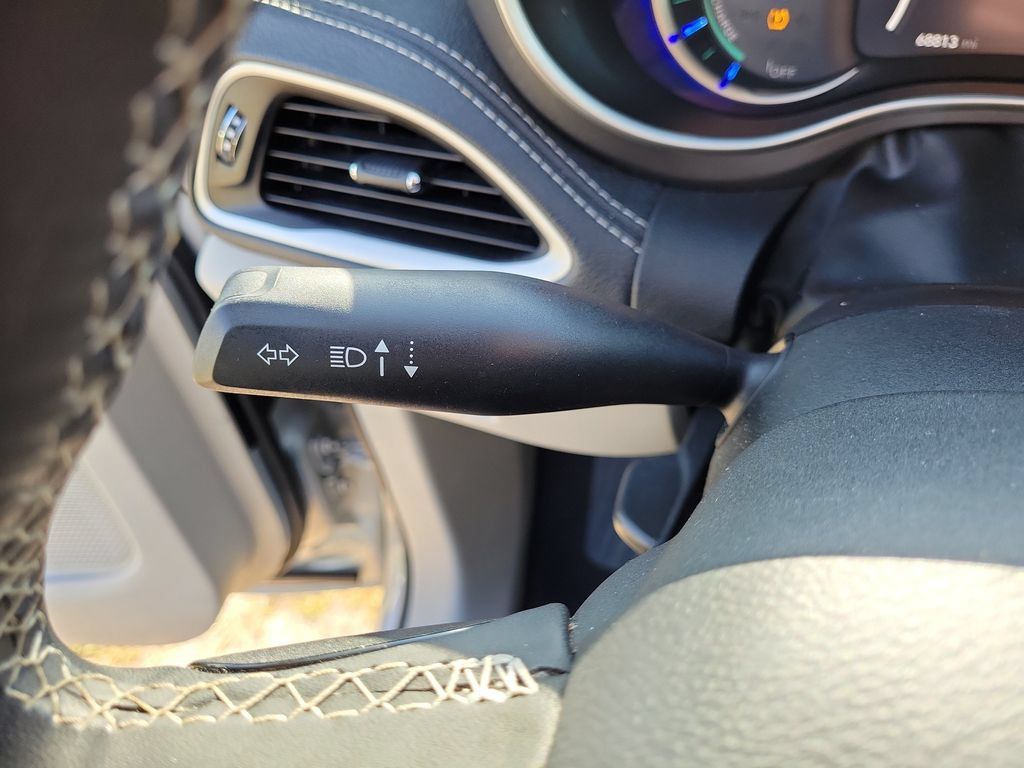 Used 2023 Chrysler Pacifica Touring-L FWD image 31