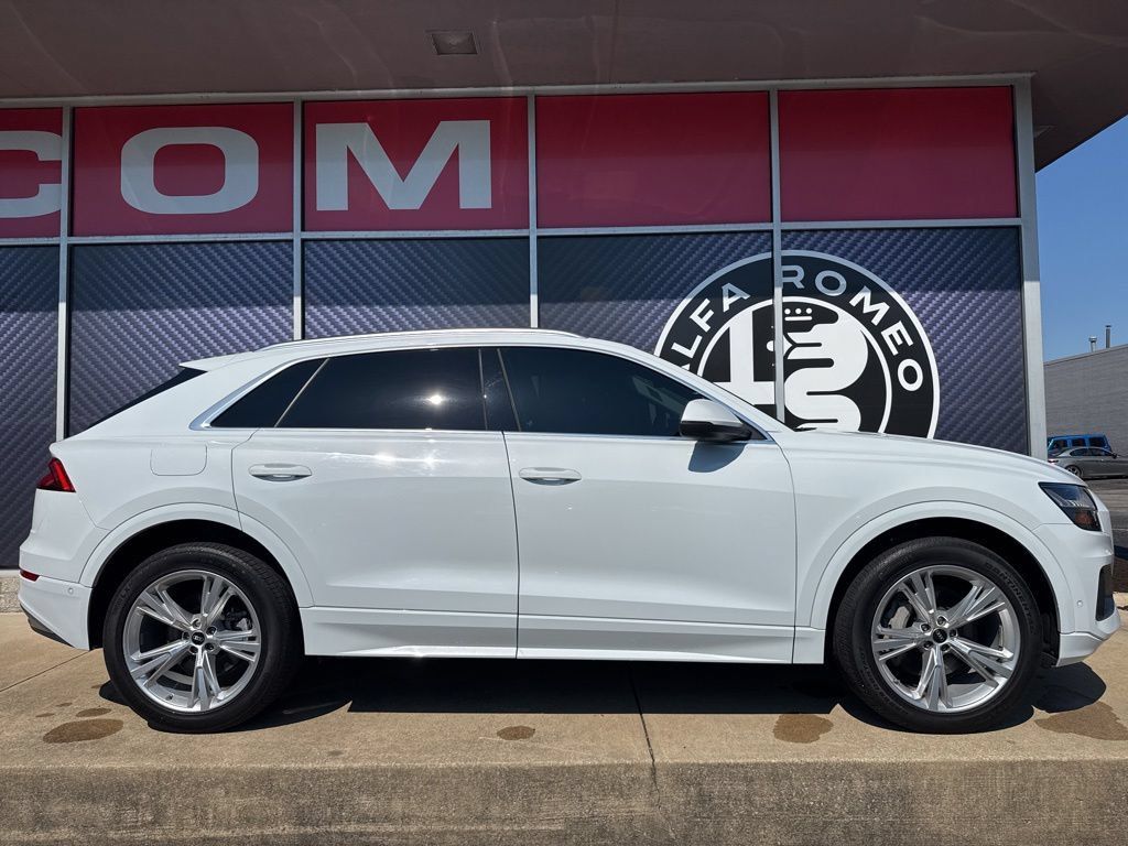 Used 2023 Audi Q8 Premium w/ Convenience Package AWD/4WD image 4
