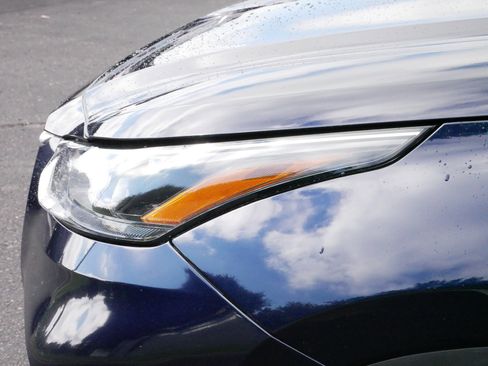 Certified 2024 Toyota Highlander XLE image 16