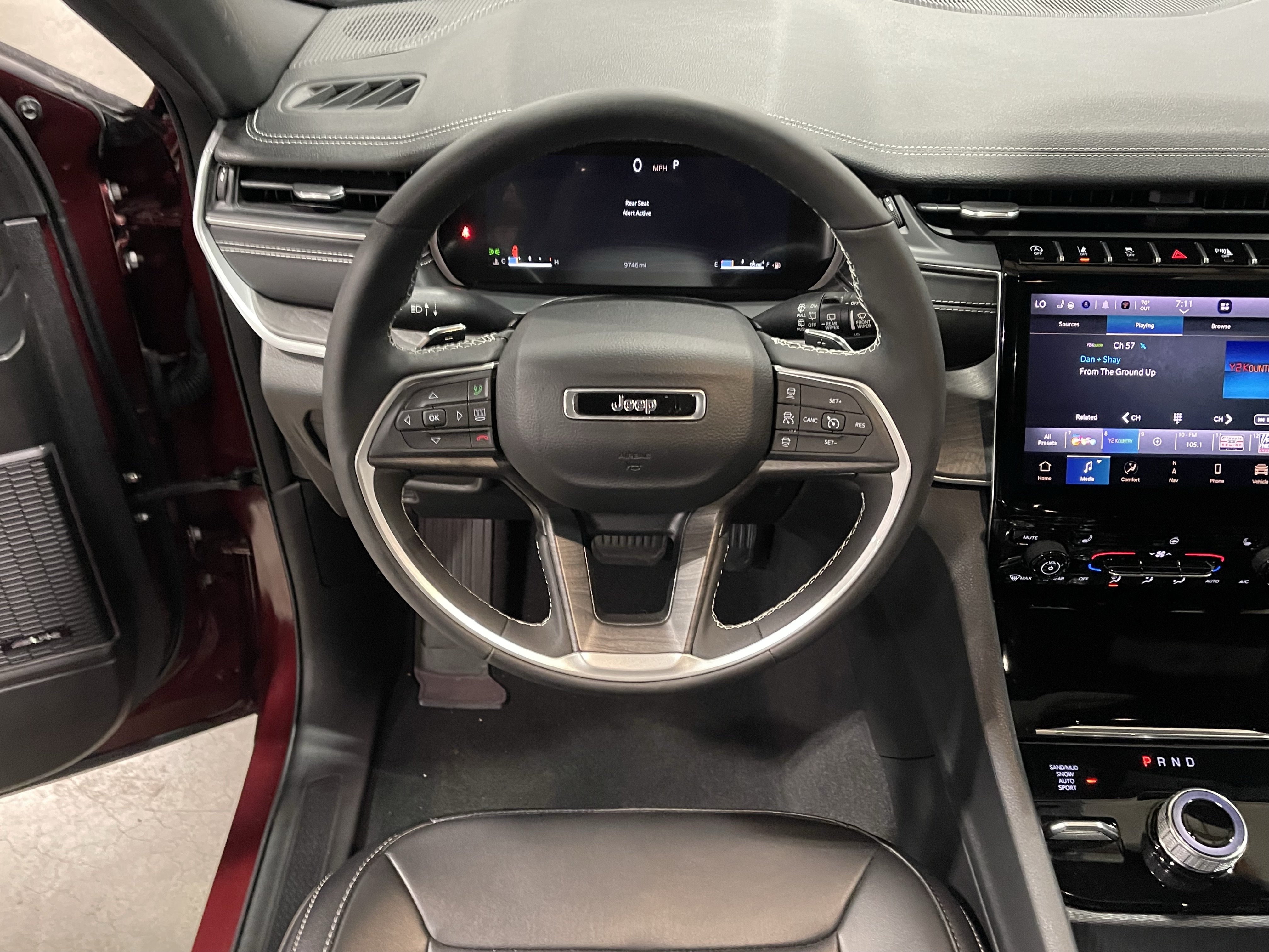 Certified 2024 Jeep Grand Cherokee Limited w/ Black Appearance Package AWD/4WD image 13
