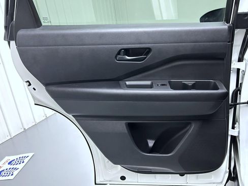 Used 2023 Nissan Pathfinder SV image 21