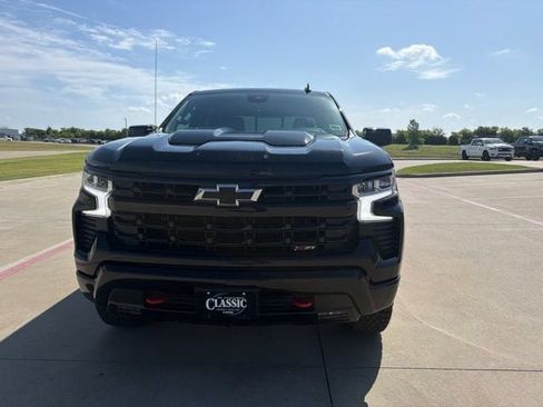 Used 2025 Chevrolet Silverado 1500 LT Trail Boss w/ Convenience Package II AWD/4WD image 3