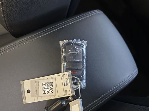 Used 2017 Kia Cadenza Premium w/ Luxury Package image 38