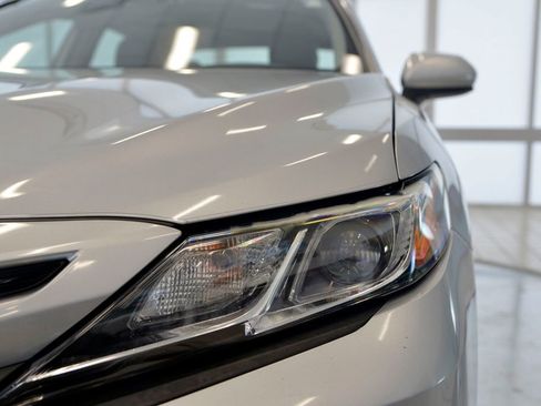 Used 2019 Toyota Camry SE image 11